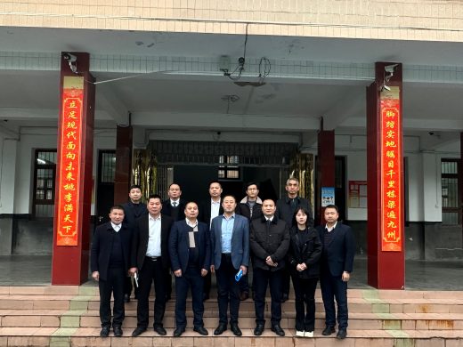 秘书长陈德银一行赴锦屏县第五中学调研交流